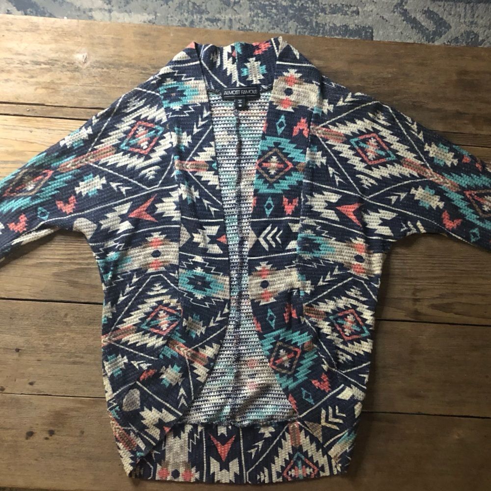 💕5️⃣ Almost famous Aztec western print 3 1/4 sleeves size Medium